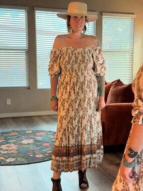 Boho Off-Shoulder Maxi Dress in Cream Floral